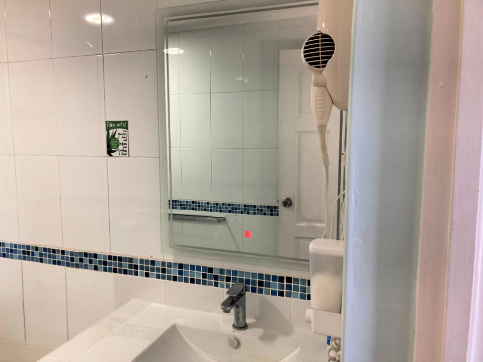 Dover Beach Hotel Bathroom Area 1